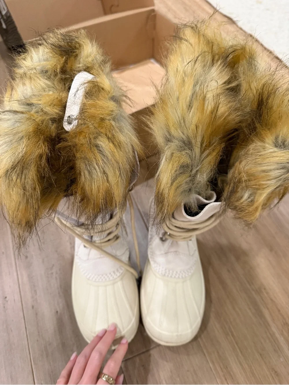Sorel Joan of Artic Women's White Fur-Trimmed Winter Boot (size 9)